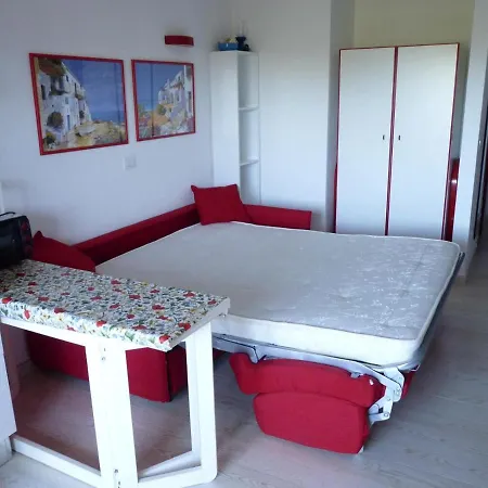 Marinella, Sardegna מלון דירות 3*